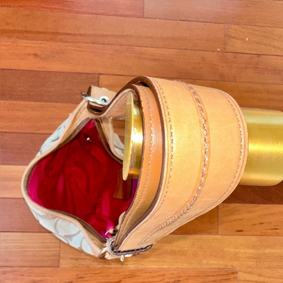 🩷LOW START🩷Coach Signature Rugby Duffle Shoulder Bag with Butterfly Charm. - Picture 13 of 15